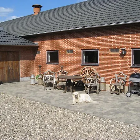 Den Gamle Kostald Bed & Breakfast 2*
